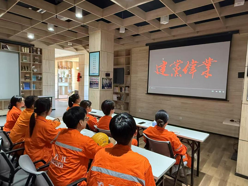 弘旭團總支開展“光影淬初心 熒幕鑄黨魂”觀看紅色影片活動(圖1)